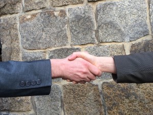 handshake-1205055_1920